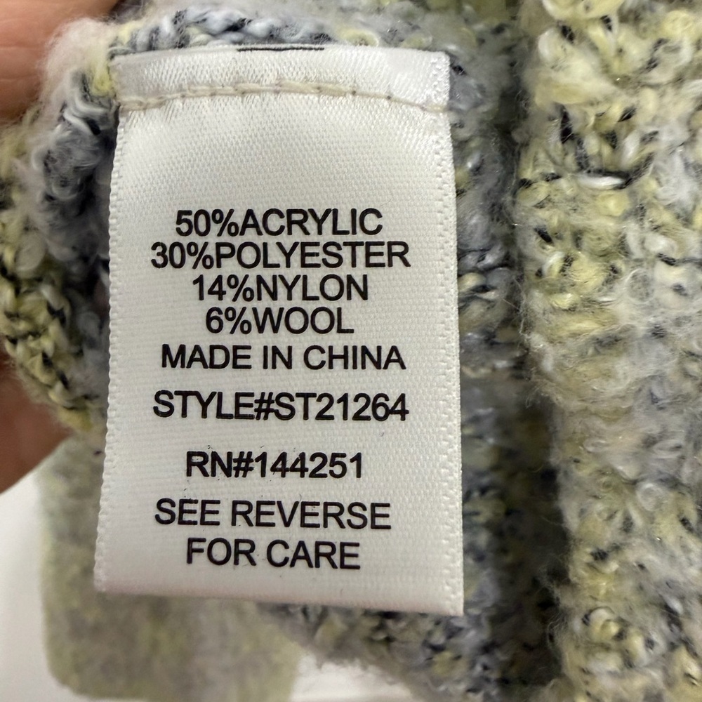 Sincerely Jules Floral Knit Sweater in Gray and Cream - Picture 4 of 5